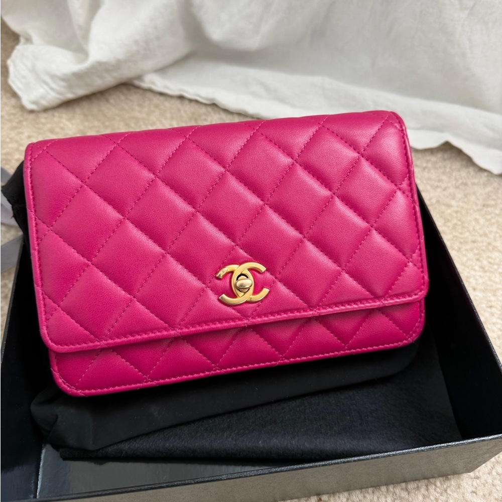 LAST CALL! Chanel Fuchsia Quilted Wallet on Chain Crossbody Bag - Picture 2 of 13